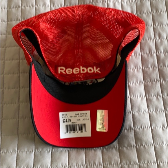 Chicago Blackhawks flex-fit Reebok Hat - Picture 3 of 3